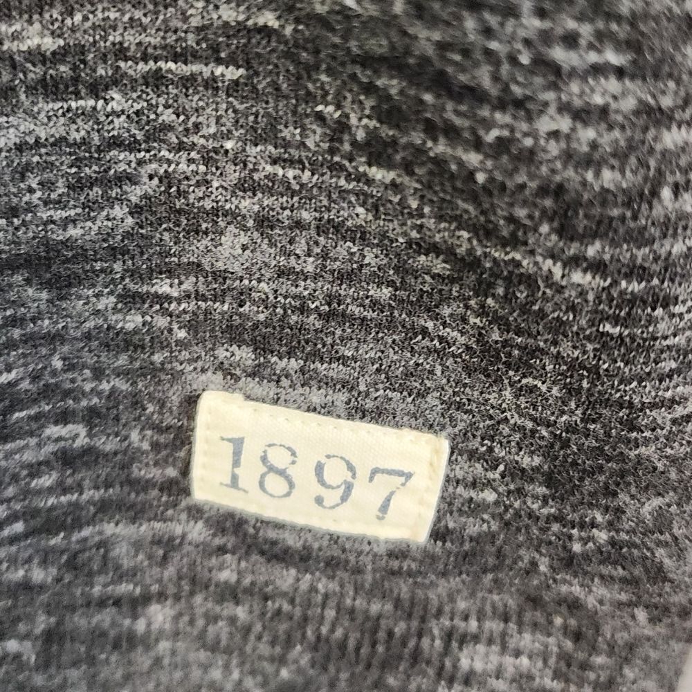 Men's 1897 sweater, size Large - Picture 2 of 4